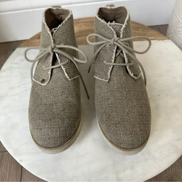 BearPaw Womans Cher chukka ankle boot Canvas shoes size 6