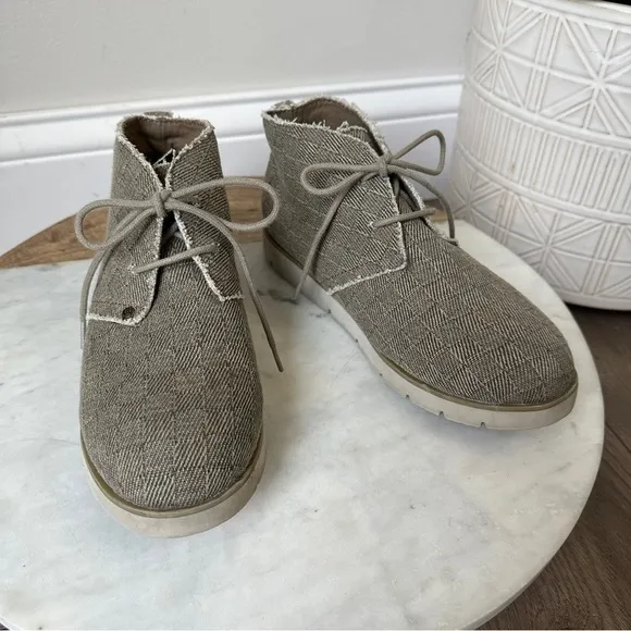 BearPaw Womans Cher chukka ankle boot Canvas shoes size 6