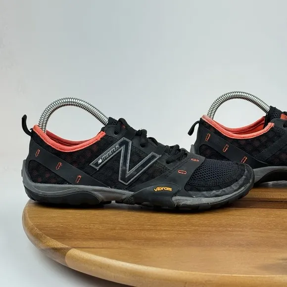 Big Kids Boys New Balance Minimus 10v1 Black Alpha Orange Trail Shoes Size 5.5 Y