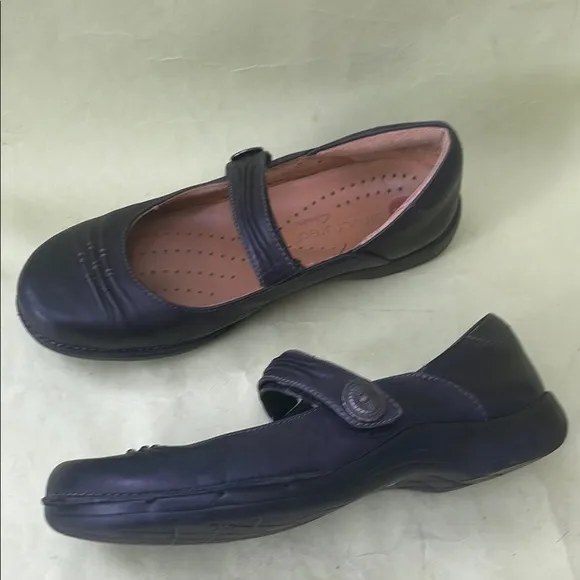 Black Leather Clarks Structured Mary Jane Shoes