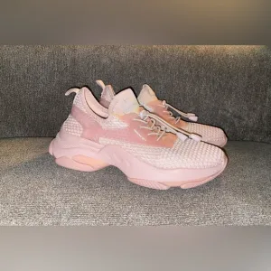 Brand New Without Tags Women’s Size 8 Steve Madden Milo Blush Shoes