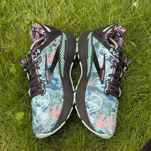 BROOKS ADRENALINE GTS 22 - Women’s Running Shoes - SIZE 10