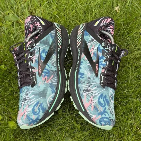 BROOKS ADRENALINE GTS 22 - Women’s Running Shoes - SIZE 10