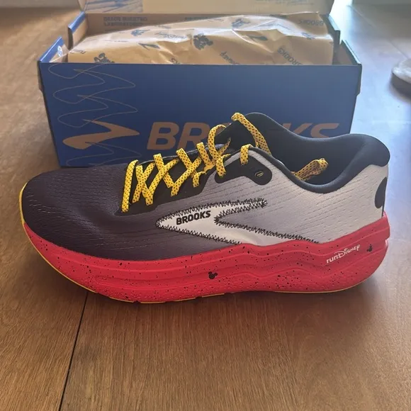 Brooks Ghost Max 2 Mickey Mouse Shoes Men’s 9.5