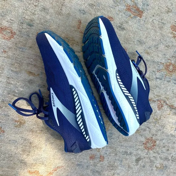 Brooks GTS Beast 24 EUC Blue Athletic Shoes Men’s Sz 10