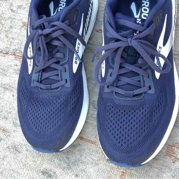 Brooks GTS Beast 24 EUC Blue Athletic Shoes Men’s Sz 10