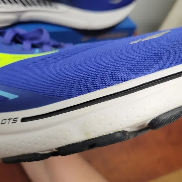 Brooks Men’s Adrenaline GTS 23 12 Medium Blue and green