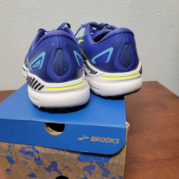 Brooks Men’s Adrenaline GTS 23 12 Medium Blue and green