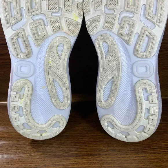 Brooks women’s shoe size 10