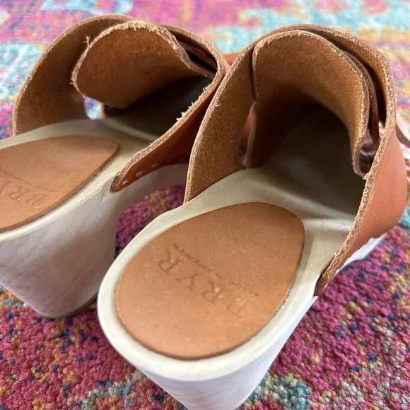 BRYR | Women's Tan Leather Penny Tassel Clog Mid Heel, peek a boo sides, sz 6.5