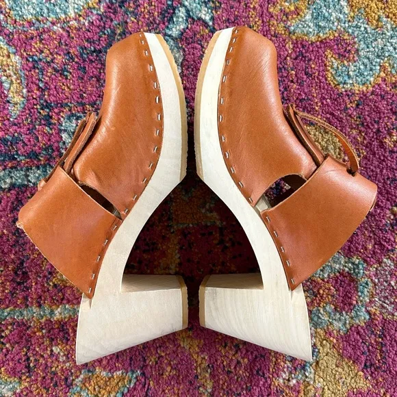 BRYR | Women's Tan Leather Penny Tassel Clog Mid Heel, peek a boo sides, sz 6.5