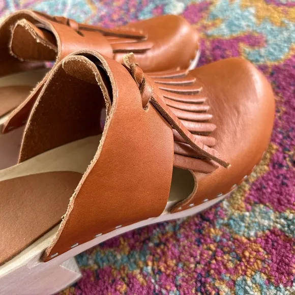 BRYR | Women's Tan Leather Penny Tassel Clog Mid Heel, peek a boo sides, sz 6.5