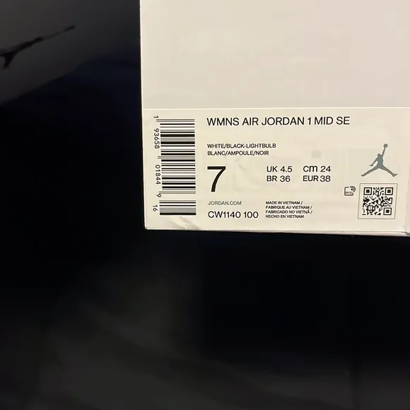 (BUNDLE 4)Like new jordan mid 1 lightbulbs and matching clothing set bundle