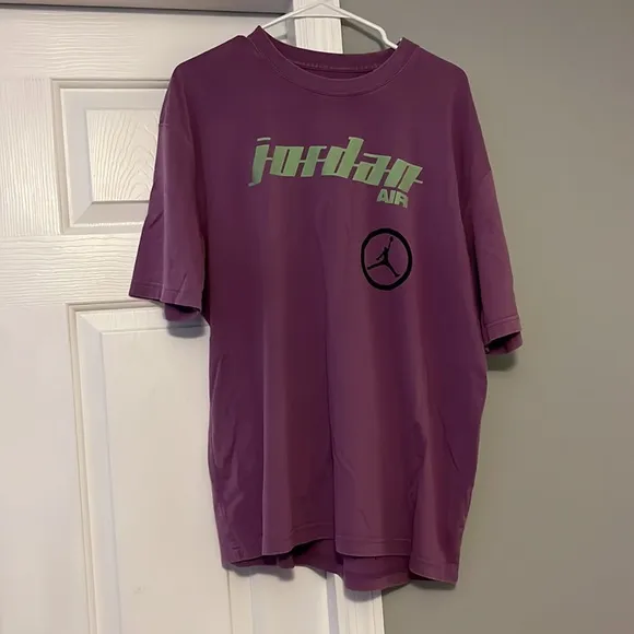 (BUNDLE 4)Like new jordan mid 1 lightbulbs and matching clothing set bundle
