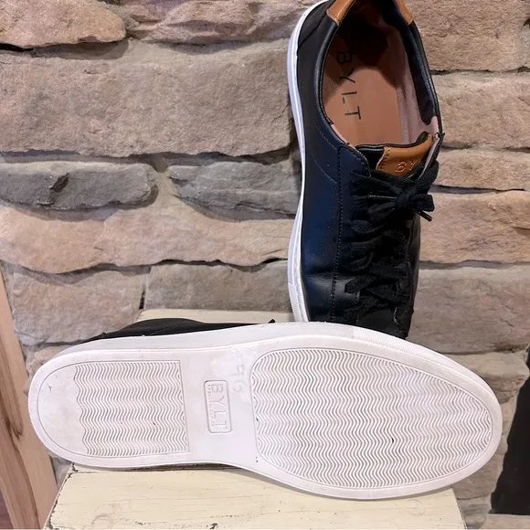 BYLT men’s leather sneakers size 11.5.