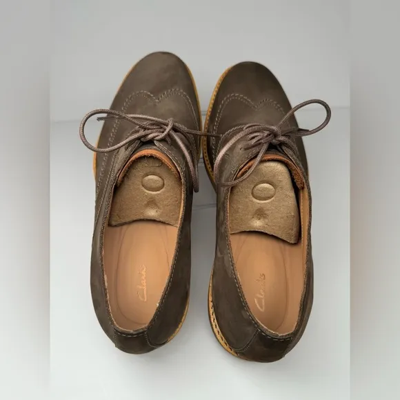 Clarks Atticus Vibe 261445337 Taupe Nubuck Wingtip Oxfords Shoes Men’s Size 12M