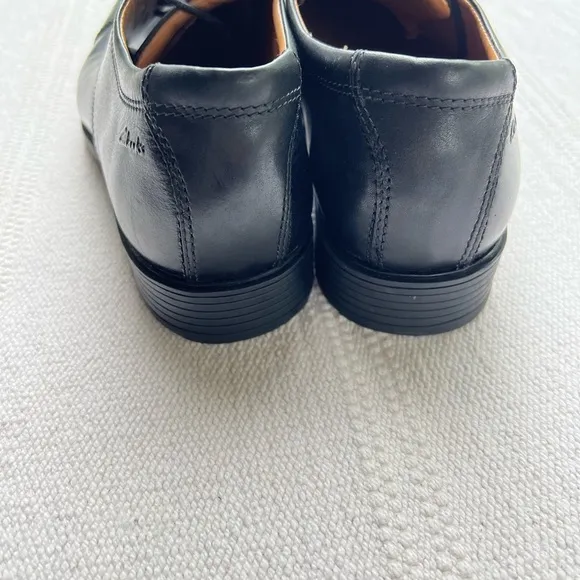 Clarks Men’s Tilden Cap Oxford Shoes Black Size 8.5