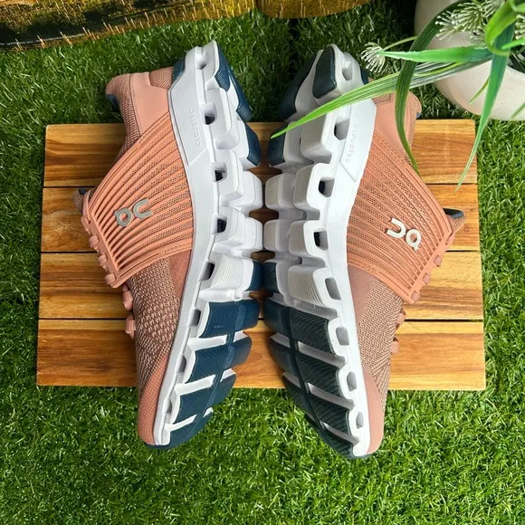 Cloudswift1 ON CLOUD Swiss engineering Running Blush Denim shoes size 6 NEW