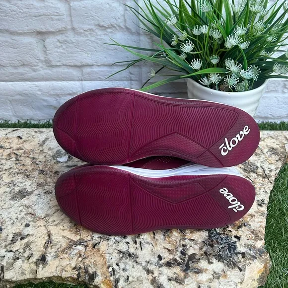 CLOVE NURSE LIMITED EDITION Maroon color SHOES SIZE  7  women’s unisex
