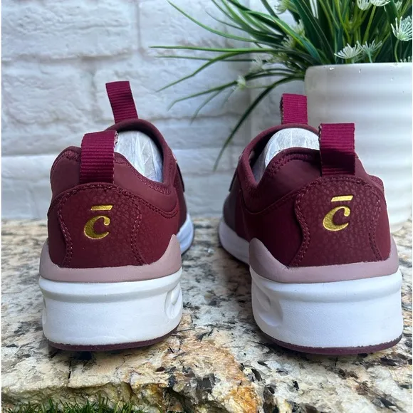 CLOVE NURSE LIMITED EDITION Maroon color SHOES SIZE  7  women’s unisex
