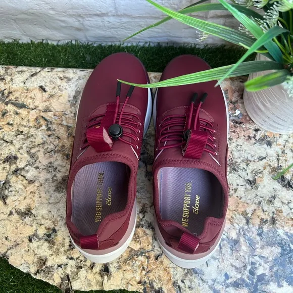 CLOVE NURSE LIMITED EDITION Maroon color SHOES SIZE  7  women’s unisex