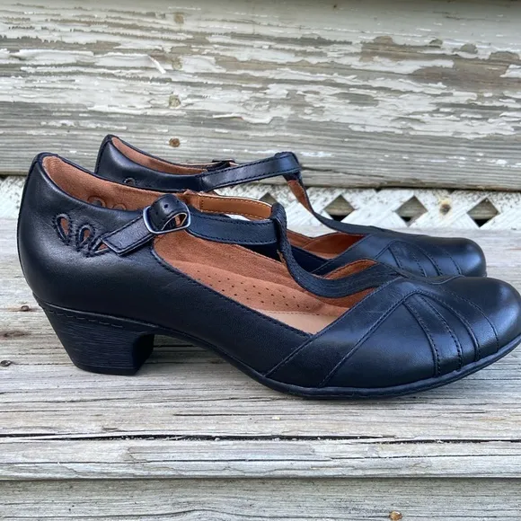 Cobb Hill Angelina T-Strap Black Leather Dress Sandal Heeled Shoe Women's Size 9