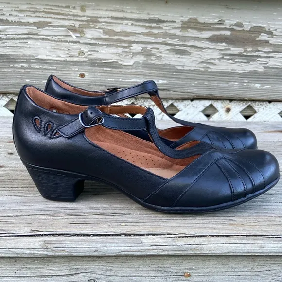 Cobb Hill Angelina T-Strap Black Leather Dress Sandal Heeled Shoe Women's Size 9