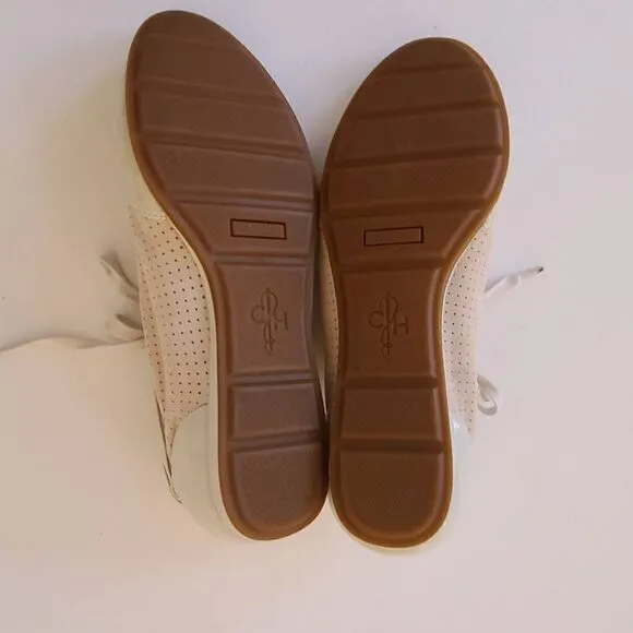 Cole Haan Beige Patent Leather Suede Perforated Lace Up Sneaker Shoes Size 6