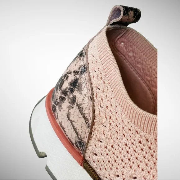 COLE HAAN ZEROGRAND  Oxford Peach Whip Stitchlite Snake Print Size 9.5 B