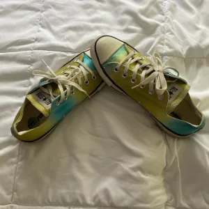 Converse all stars psychedelic green/ blue  shoes men’s size 6 women’s size 8