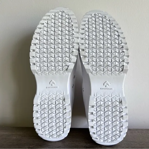 Converse Chuck Taylor All Star Lugged Hi 2.0 White Unisex Shoe Size 9.5 or 11.5