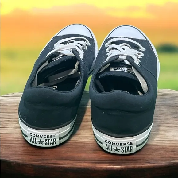 Converse Chuck Taylor All Star Women’s Black &amp; White Sneaker Shoes Size 9.
