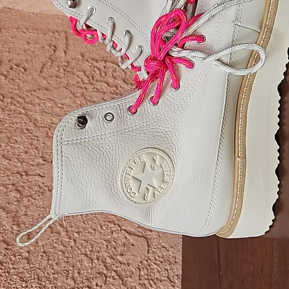 Converse chuck taylor high top leather sneakers size men 7.5 women 9