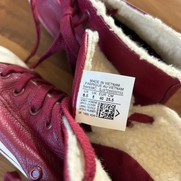 Converse | Women’s crimson red leather Sherpa lined hi-top sneakers, size 8.5