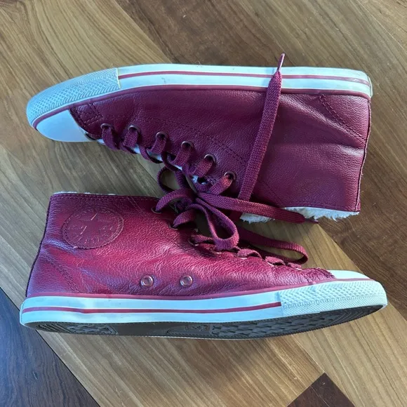 Converse | Women’s crimson red leather Sherpa lined hi-top sneakers, size 8.5