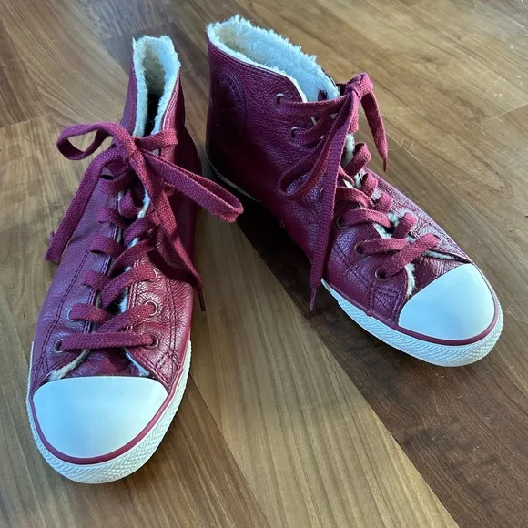Converse | Women’s crimson red leather Sherpa lined hi-top sneakers, size 8.5