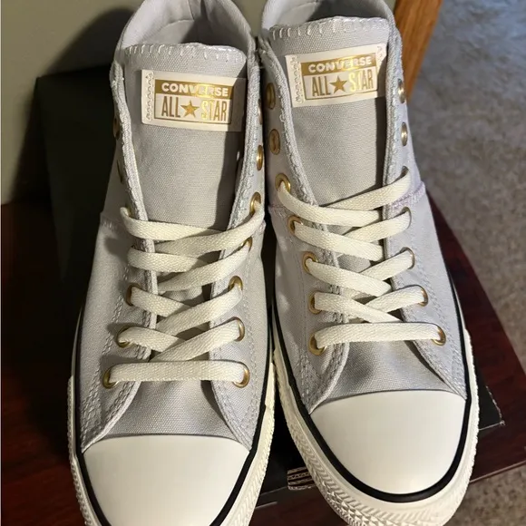 Converse Women's sz 11 fossil white chuck taylor Madison mid shoes sneakers NIB