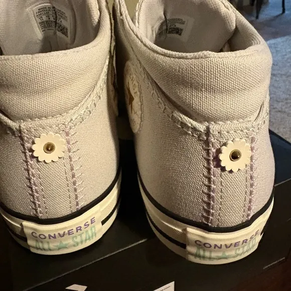 Converse Women's sz 11 fossil white chuck taylor Madison mid shoes sneakers NIB