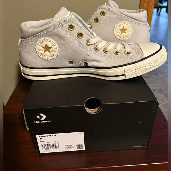 Converse Women's sz 11 fossil white chuck taylor Madison mid shoes sneakers NIB