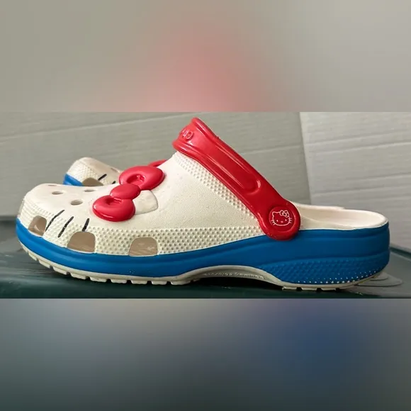 Crocs Hello Kitty Shoes Women’s Size 8 EUC
