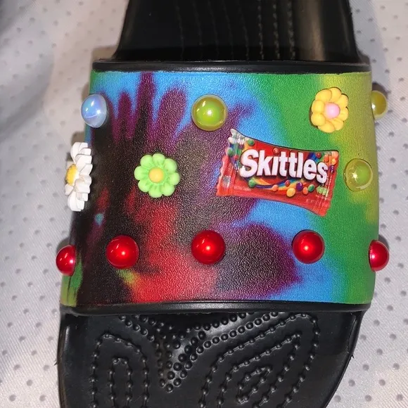 Crocs multicolor, slides with skittles, flowers shoe charms sz Women’s 7/Men’s 5