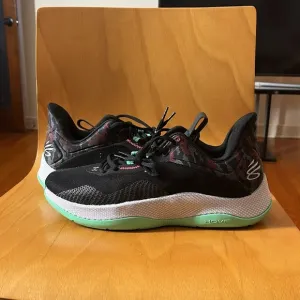 Curry HOVR Splash 2 'Black Antifreeze Camo'. Unisex size 8.5 M/ W10