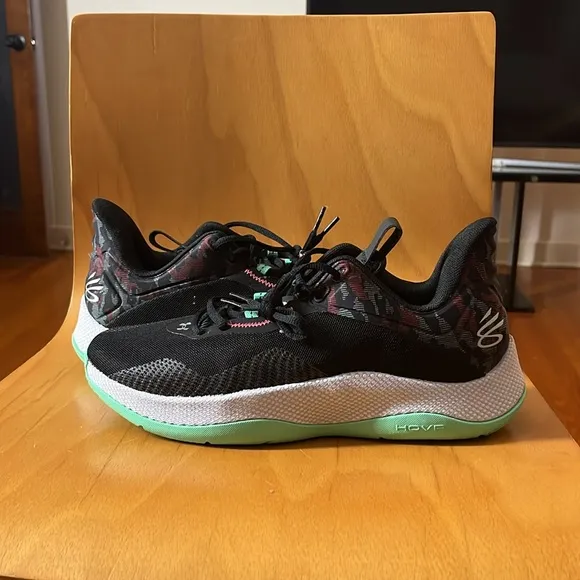 Curry HOVR Splash 2 'Black Antifreeze Camo'. Unisex size 8.5 M/ W10