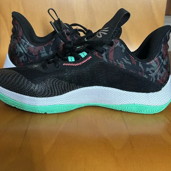 Curry HOVR Splash 2 'Black Antifreeze Camo'. Unisex size 8.5 M/ W10