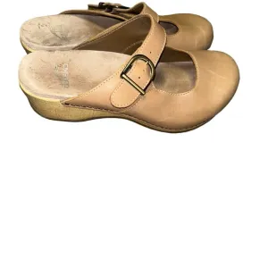 Dansko women’s Bria Tan Leather Mary Jane Shoes Size 38 /Us 7.5-8 US slip on