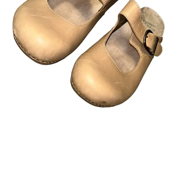 Dansko women’s Bria Tan Leather Mary Jane Shoes Size 38 /Us 7.5-8 US slip on