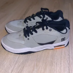 DC Shoes Maswell men’s grey skater shoes