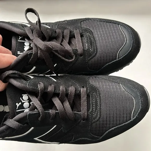 Diadora Men’s N9002 Triple Black Sneaker Shoes
