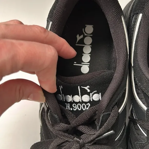 Diadora Men’s N9002 Triple Black Sneaker Shoes