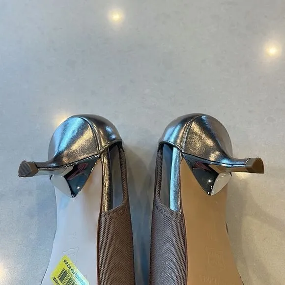 Donald Pilner women’s shoes size 8, one small dot on left side see picture.